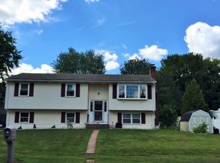 10 Birchwood Dr, Meriden, CT 06451
