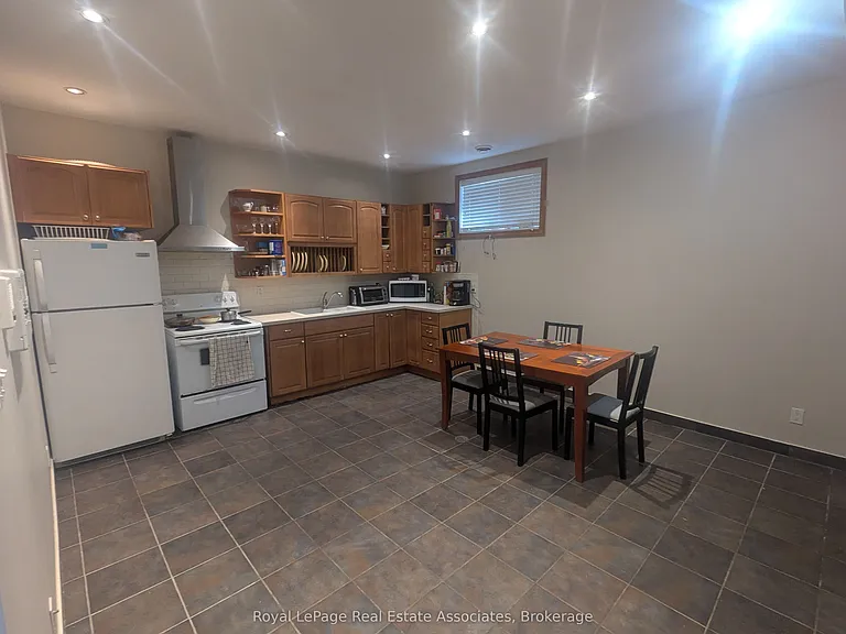 48 Mississauga Rd N #4 — Photo 8
