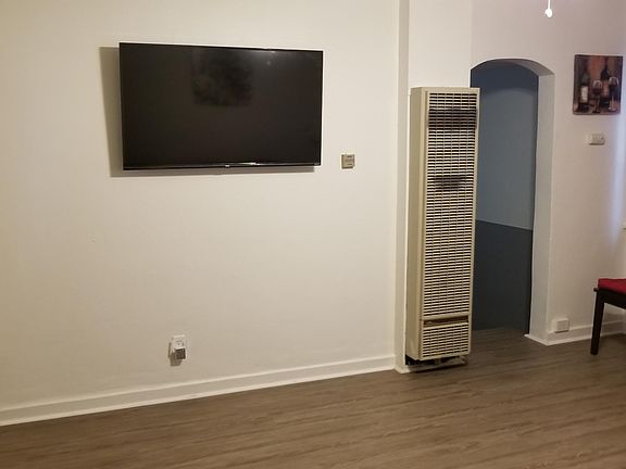 3rd image of 5752 Pickering Ave APT 5