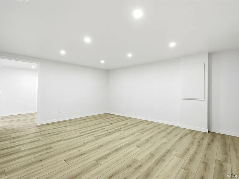 6752 S Dahlia Ct — Photo 32