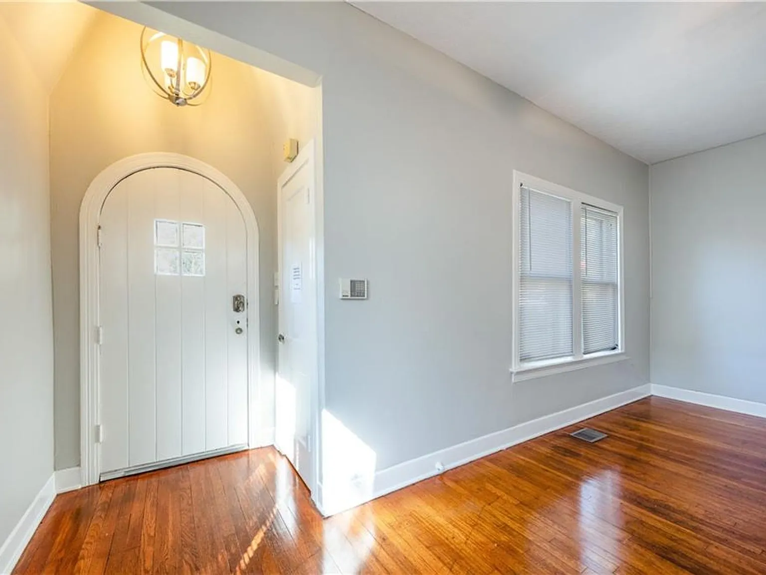 407 E. 32nd St #A — Photo 3