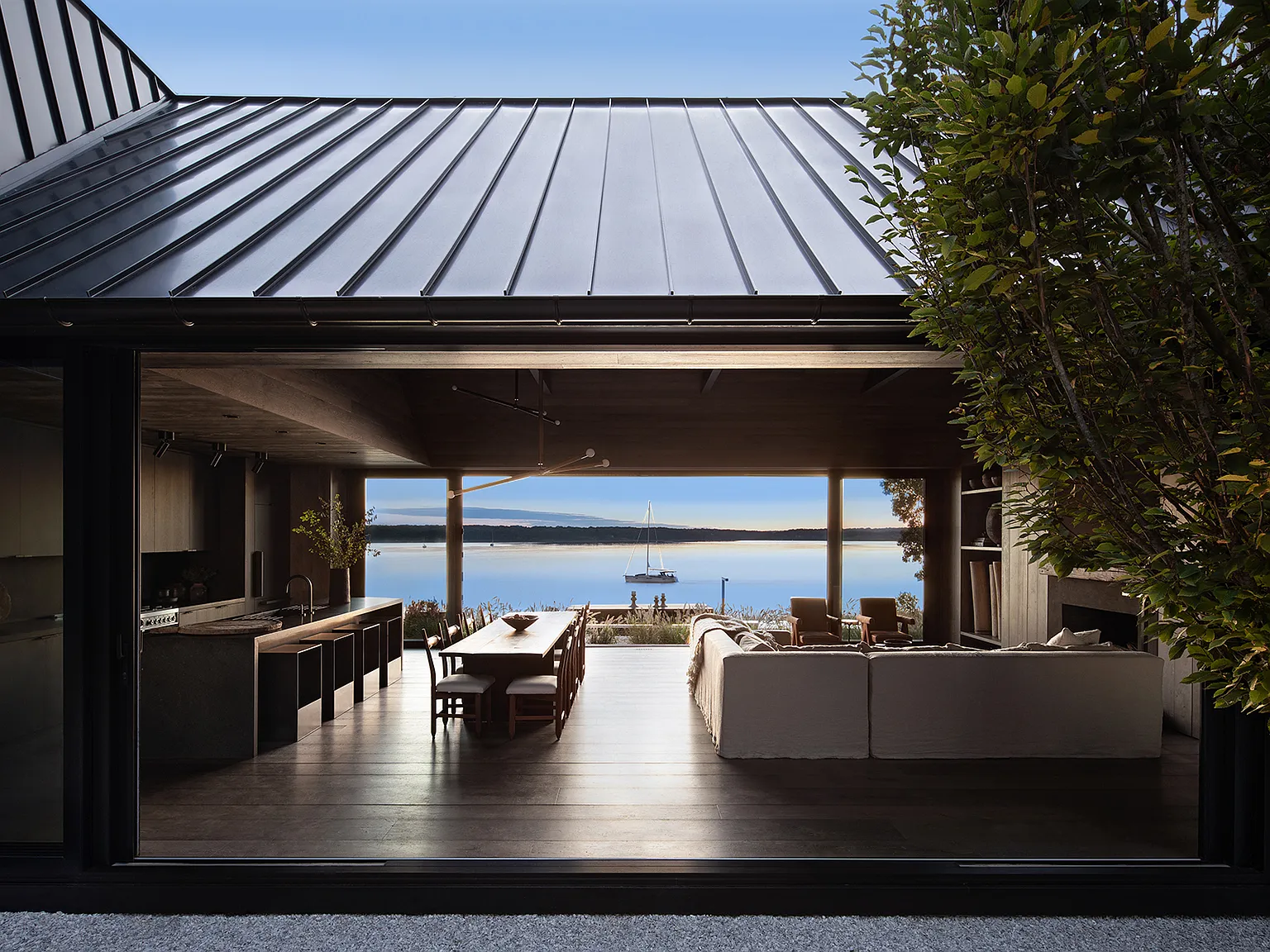 Waterfront Modern Oasis With Sunsets — Photo 3