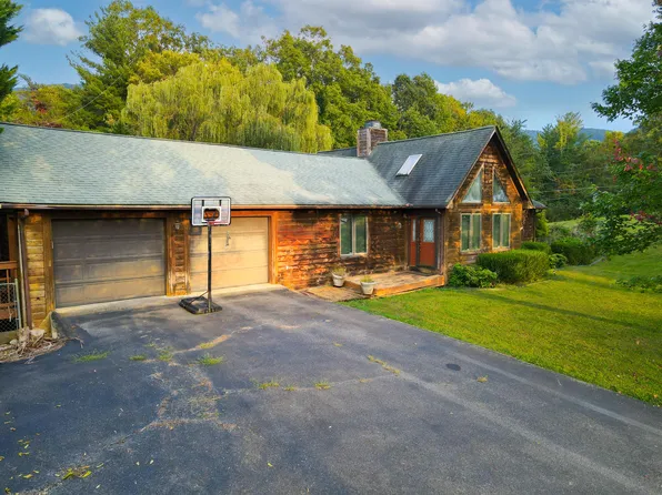 3912 Whippoorwill Ln, Salem, VA 24153