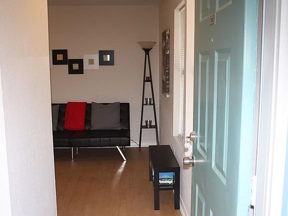 4th image of 513 S Park Dr APT 303