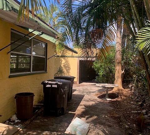 3rd image of 805 Sunset Road