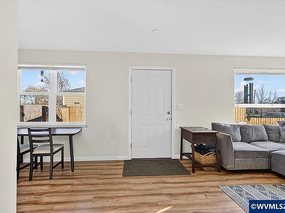 5th image of 1530 Maple St SW