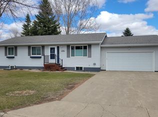 318 Village Ave SE, Devils Lake, ND 58301