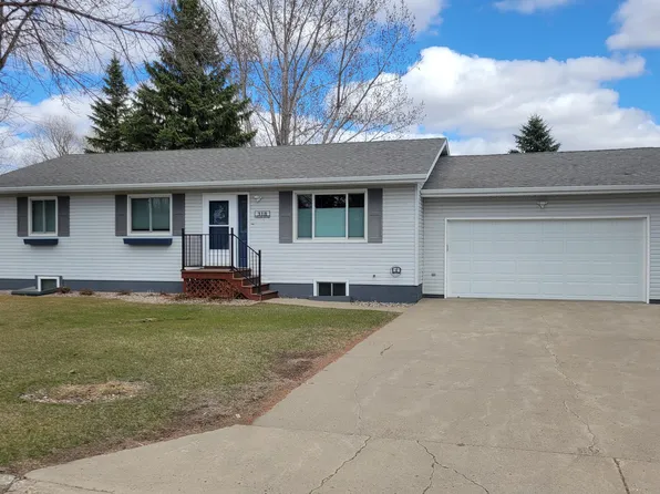 318 Village Ave SE, Devils Lake, ND 58301