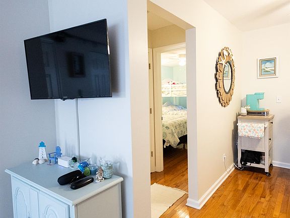 5th image of 3558 Simpson Ave #93