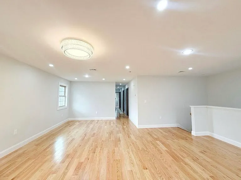 130-36 178th Pl #2 — Photo 3