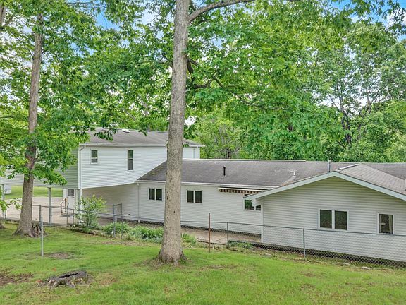 4th image of 1412 Maxwell Hill Rd