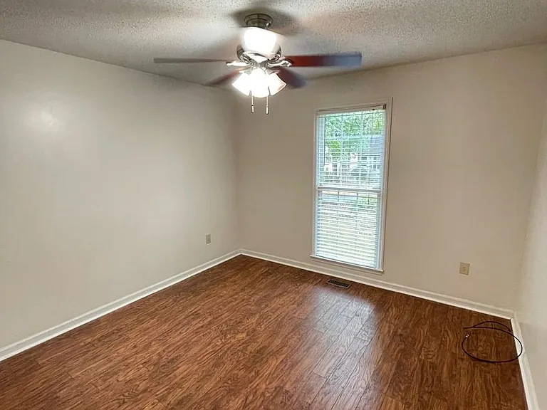 300 Pebble Creek Dr — Photo 12