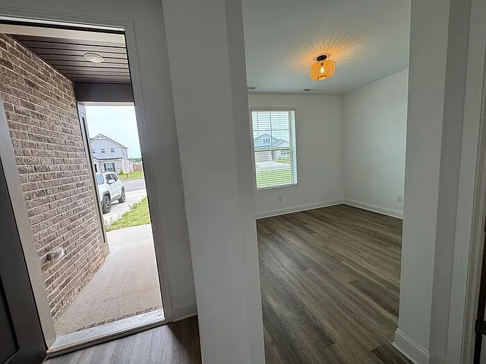 337 Mistfield St — Photo 3