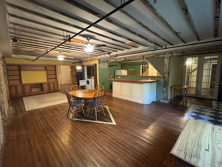 406 N Madison St — Photo 3