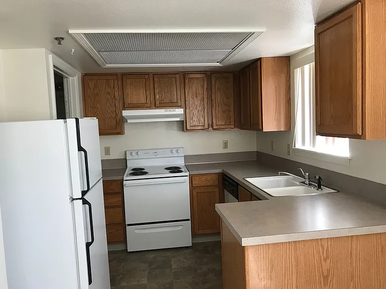 519 E Florida Ave — Photo 12