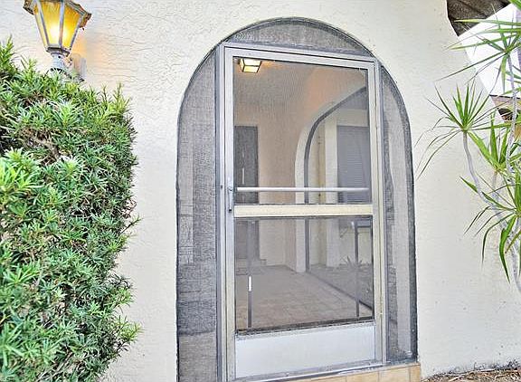3rd image of 702 SE 21st Pl