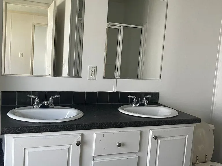 1626 Bradley Ln — Photo 10