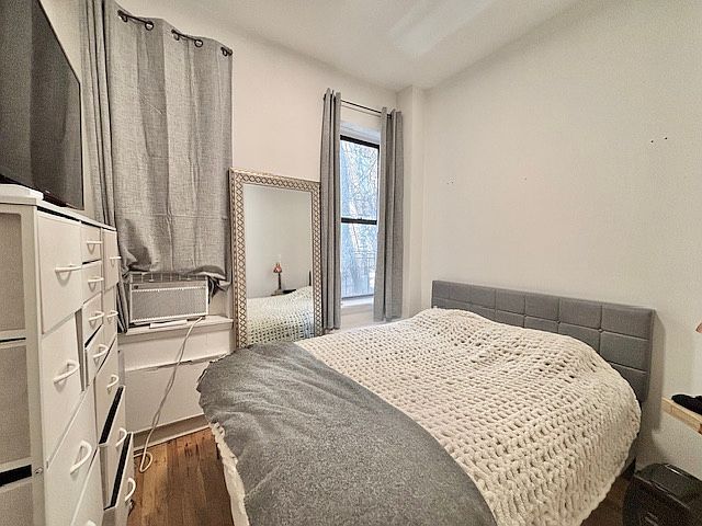 2nd image of 227 E 5th St APT 2RW