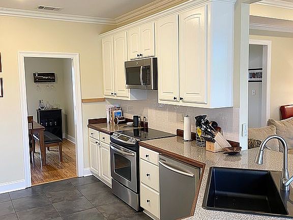 3rd image of 106 Chinquapin Pl