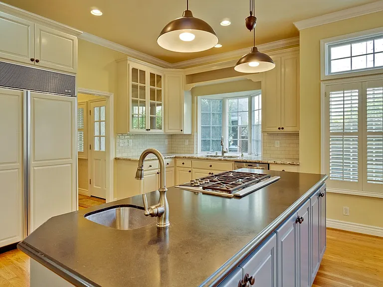 1150 Meredith Ave — Photo 23
