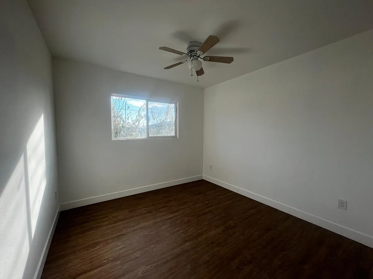 Building Photo - 126 W 59th St #A