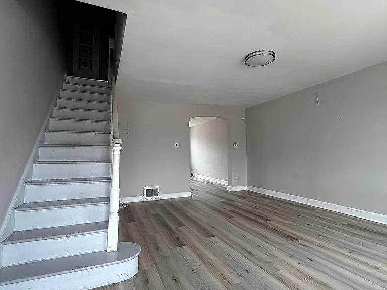 2920 Tyson Ave — Photo 3