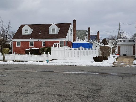 4th image of 117 King Ct