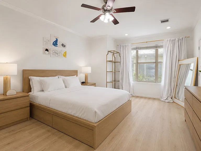 1115 Kinney Ave #19 — Photo 17
