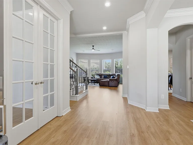 18800 N Bee Cave Springs Cir — Photo 3