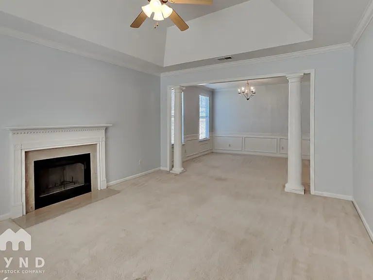 1007 Riviera Dr — Photo 6