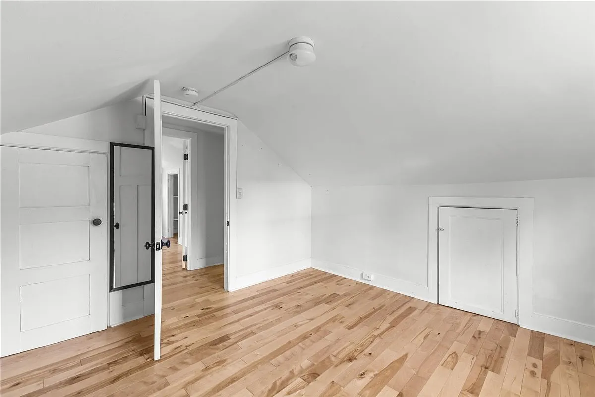 3 bed, 1200 sqft, $2,600 — Photo 4
