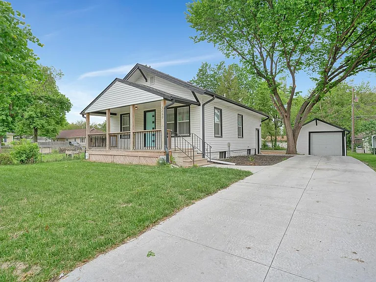 3260 Hitchcock St — Photo 1