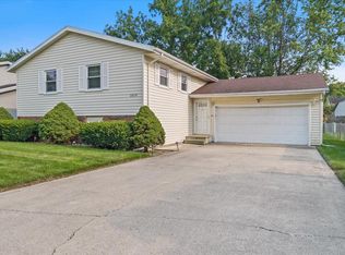 1819 Johnson Dr, Normal, IL 61761