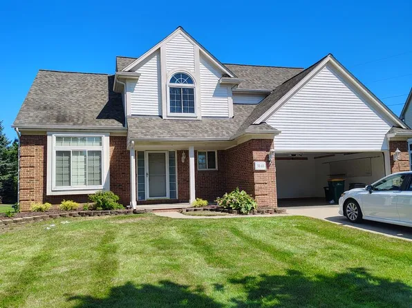 3140 Mulberry Ct, Wixom, MI 48393