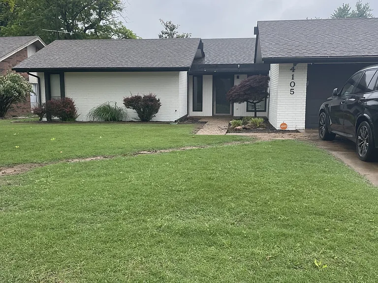 4105 Timberlane — Photo 1