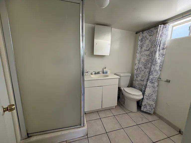 1116 Irving Ave — Photo 28