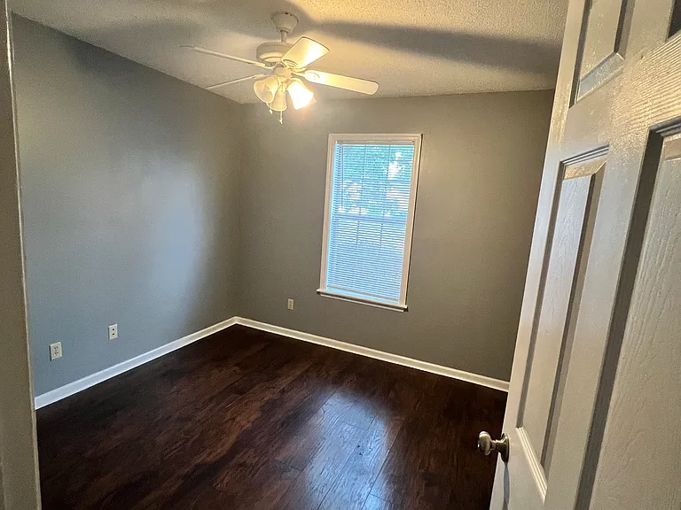 1702 Largo Cir — Photo 9