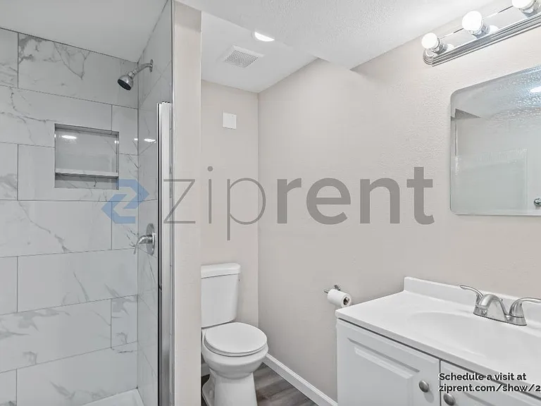 1935 Kinross Way #C — Photo 14