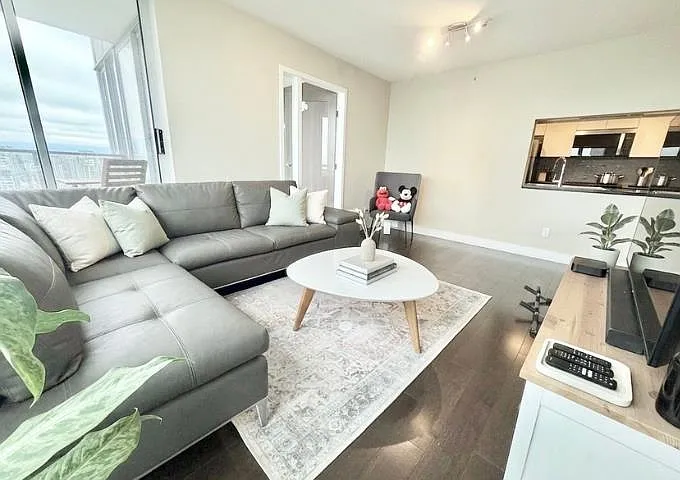 Building Photo - 1408 Strathmore Mews #4006