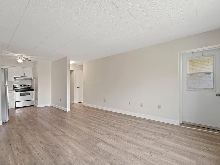 100 McFarlane Ave — Photo 5