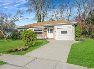 6 Colony Dr, West Sayville, NY 11796