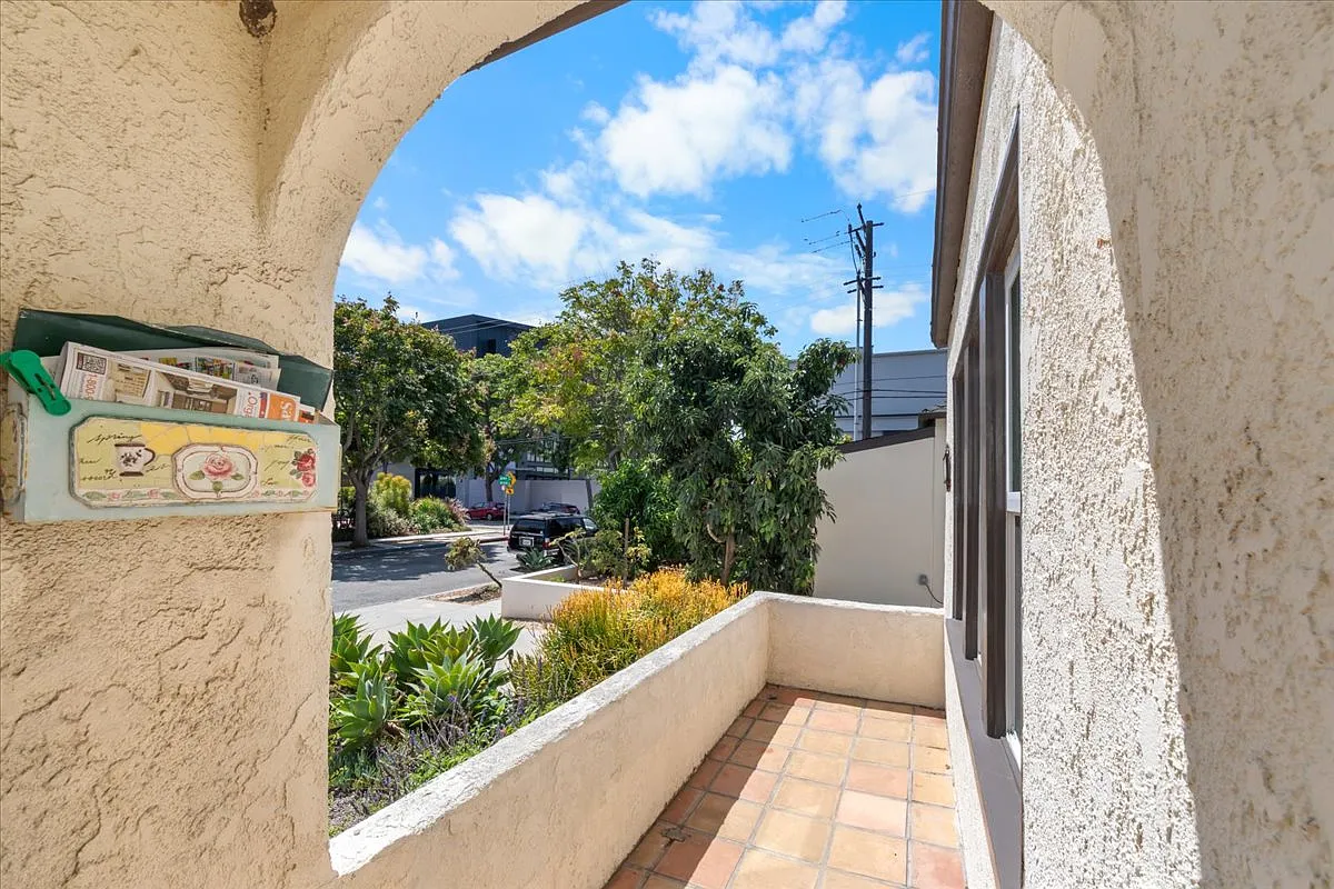 9059 Carson St - SFR — Photo 2