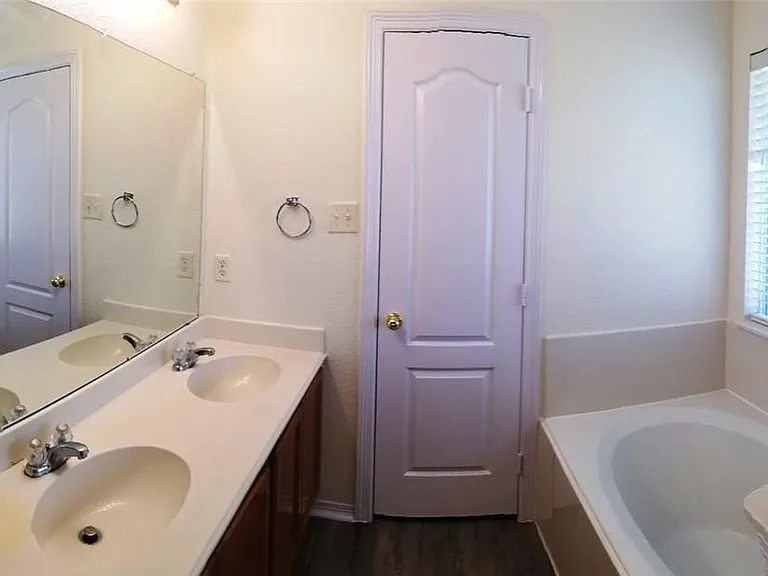100 Commonwealth Cir — Photo 16