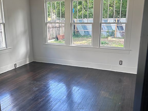 4th image of 2034 North Blvd