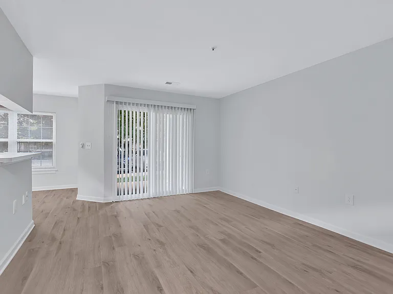 DRING'S REACH APARTMENTS — Photo 7