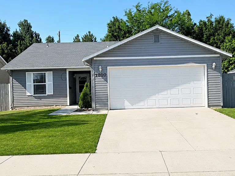 1010 E Mystery Dr — Photo 1
