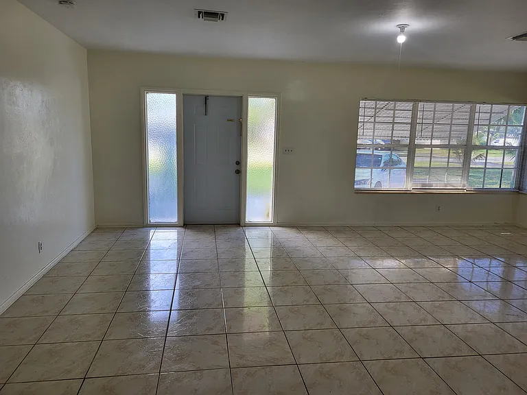 483 W Melrose Cir — Photo 5