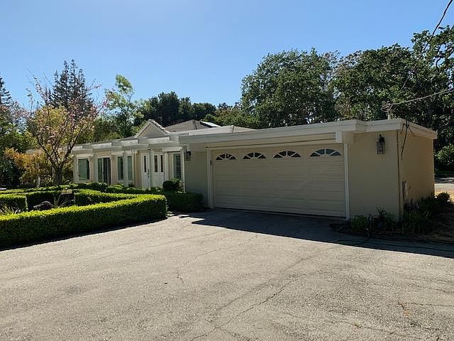 1st image of 101 Fair Oaks Ln