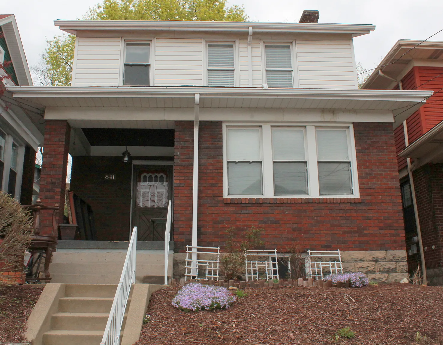 841 Florence Ave photo 1