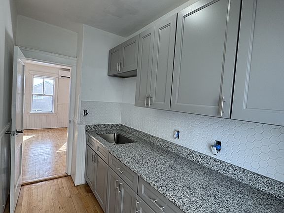 5th image of 66 Fairfax Rd #2